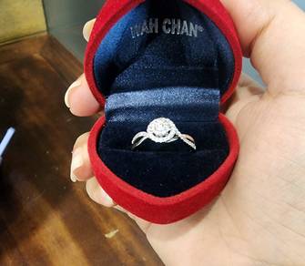 White gold diamond ring 