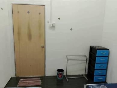 Room in Senai, JHR