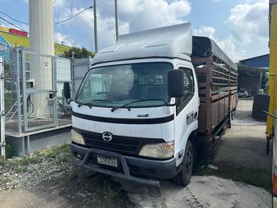 Hino WU410R Kargo 20 Kaki 7000 kg - Hijau