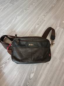 Kickers sling bag