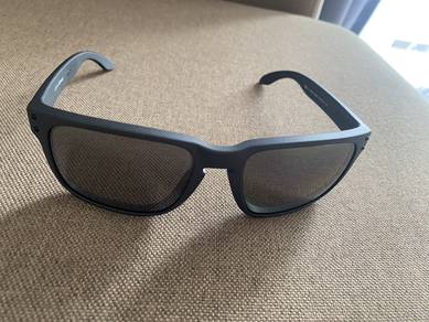 Oakley holbrook