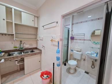 Townhouse For Sale in Cheng,MLK
