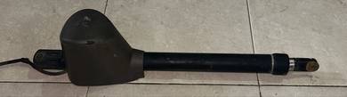 Auto gate arm