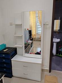 makeup wardrobe 