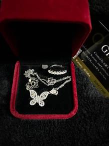 mossainate necklace 