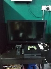 PS4 for sale- complete items/Ready plug&play