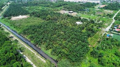 Others Land in Klang, SGR