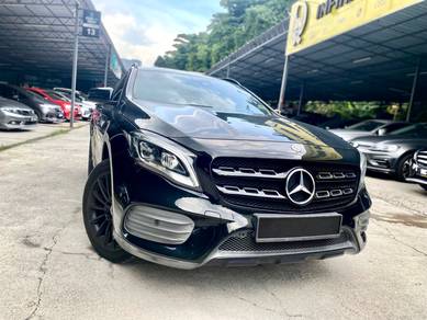 Mercedes Benz GLA200 200 NIGHT EDITION in Salak Selatan, KUL