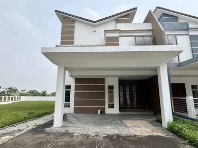Semi-Detached House For Sale in Shah Alam,SGR
