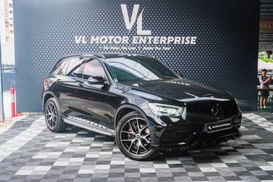 Mercedes Benz GLC300 300 4MATIC AMG LINE in Desa Petaling, KUL