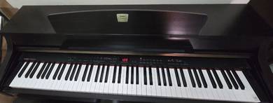 Yamaha Clavinova CLP-330 Digital Piano