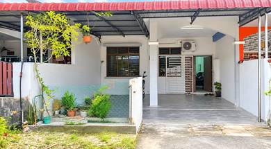 Terraced House For Sale in Lunas,KDH