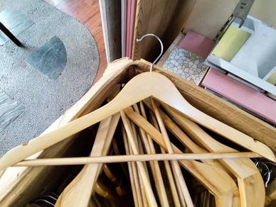 Hanger Kayu Baju Baru 