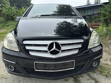 Mercedes Benz B180 180 (CBU) in Sungai Besi, KUL