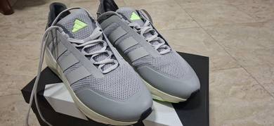 Adidas Avryn Size UK(9) and US(9.5)