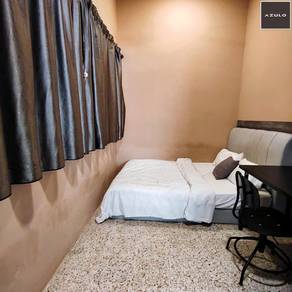 Room in Jelutong, PNG