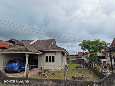 Semi-Detached House For Sale in Paka,TRG