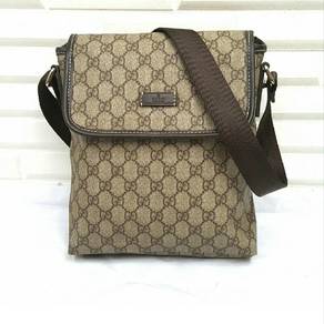 GUCCI GG Supreme Monogram Small Flap Messenger Bag