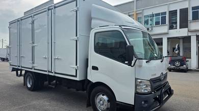 2013 Hino XZU720R 17Ft Box Fully Open 7500KG