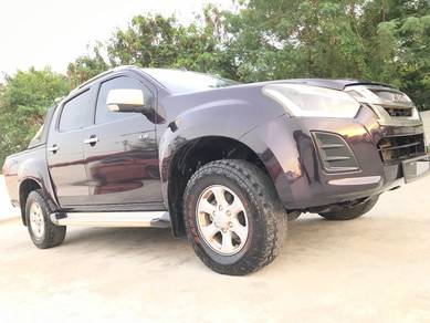 Isuzu D-Max Z PRESTIGE 4X4 VELVET RED MICA in Muar, JHR