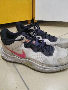 Nike Men Fly.By Mid 3 Basketball Shoes
