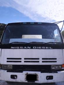Second Hand UD Nissan 5 m3 Mixer Truck For Sale