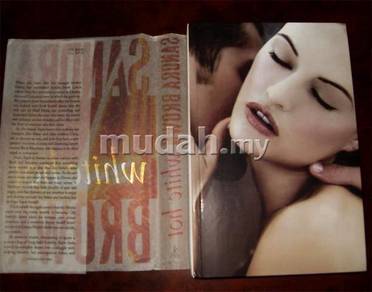 White Hot- Sandra Brown - Hardcover