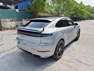 Porsche Cayenne BASE in Petaling Jaya, SGR