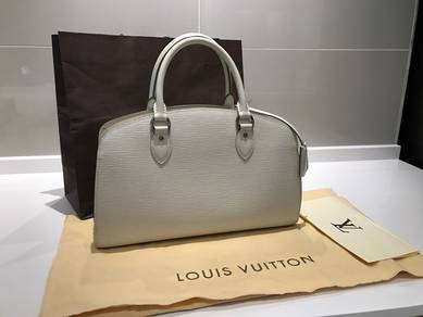 LV Pont Neuf PM Handbag