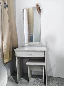 Meja Alat Solek