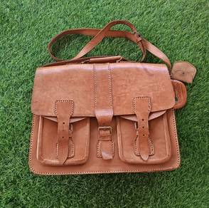 Vintage Handmade leather sling bag vtg