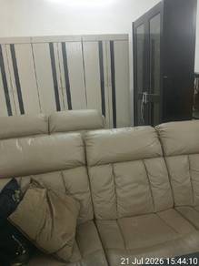 almari 8kaki