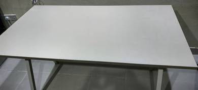 Selling an IKEA TROTTEN table with 140 × 80 cm tab