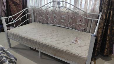metal single bed