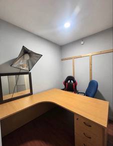 meja,2 kerusi dan 1 laci 3 drawer