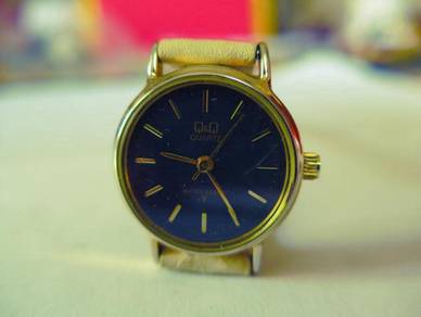 Q&Q Quartz Small Black Dial Watch