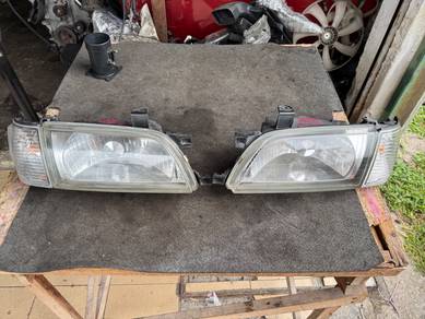 No 11-8-13 Toyota Corsa Headlamp Jpn