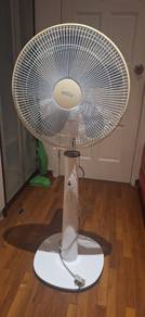 Moving Sale. Remote Control Floor Fan. Super Quiet