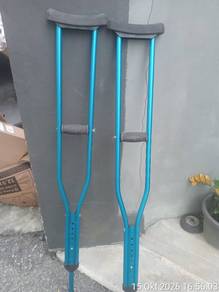 tongkat ketiak 