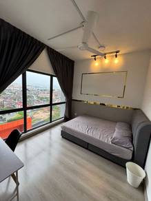 Condominium For Rent in The Holmes 2