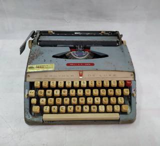 Vintage Brother Deluxe portable manual typewriter