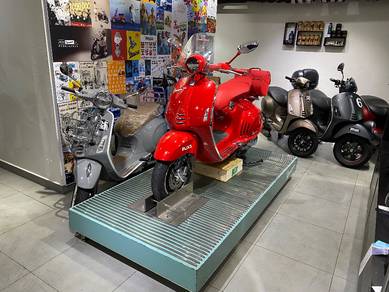 Vespa 946