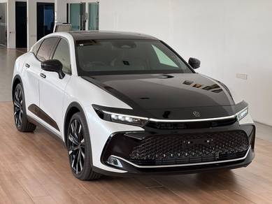 Toyota Crown CROSSOVER RS ADVANCED in Petaling Jaya, SGR