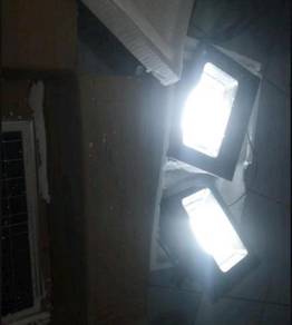 2-IN-1 GARDEN SPOTLIGHT 200W 200W LED SOLAR LiGHT