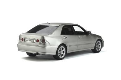 Otto 1/18 is200 altezza