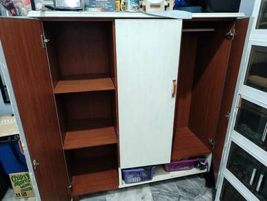 Almari 3 pintu untuk dijual
