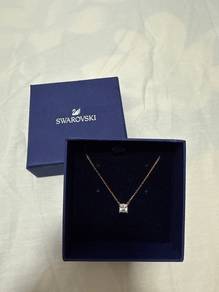Swarovski Necklace – Elegant & Beautiful