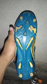 Kasut Bola Line seven