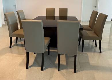 Preloved Dining table with chairs for sale