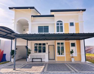 Townhouse in Ayer Keroh,MLK